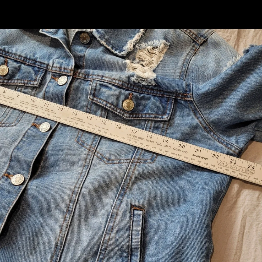 Forever 21 Women SZ 1X Distressed Denim Jacket Boho, festival, casual, pockets - Picture 5 of 6